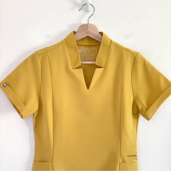 NWT Figs Limited Edition Inala Slim Notch Collar Scrub Top Gold XXS - Picture 8 of 16